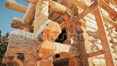 未终止的建筑。 加拿大角砌体。 加拿大风格。 木头做的木屋。